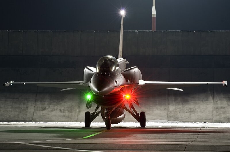 F-16 fighter jet on tarmac
