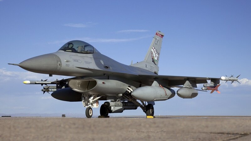 F-16 fighter jet on tarmac
