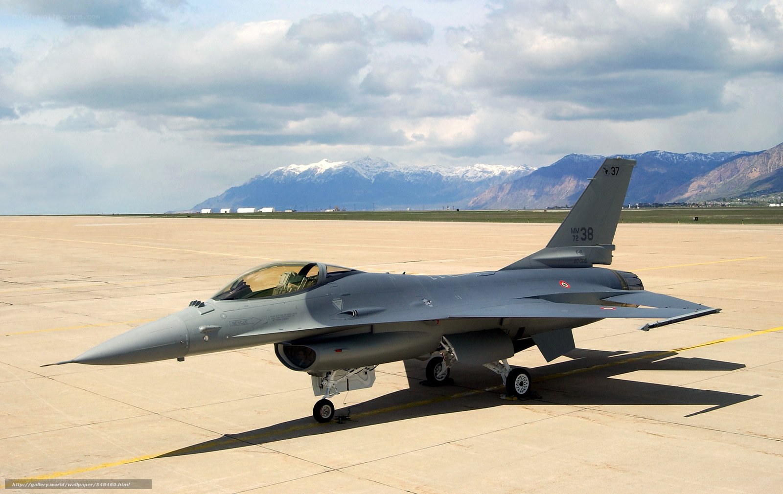 F-16 fighter jet on tarmac
