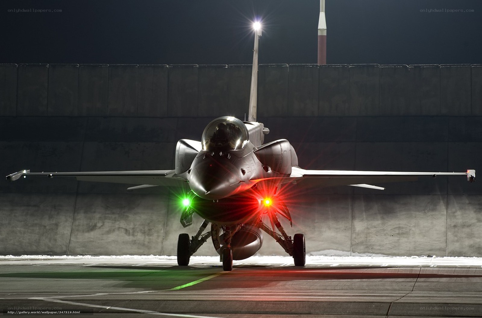 F-16 fighter jet on tarmac