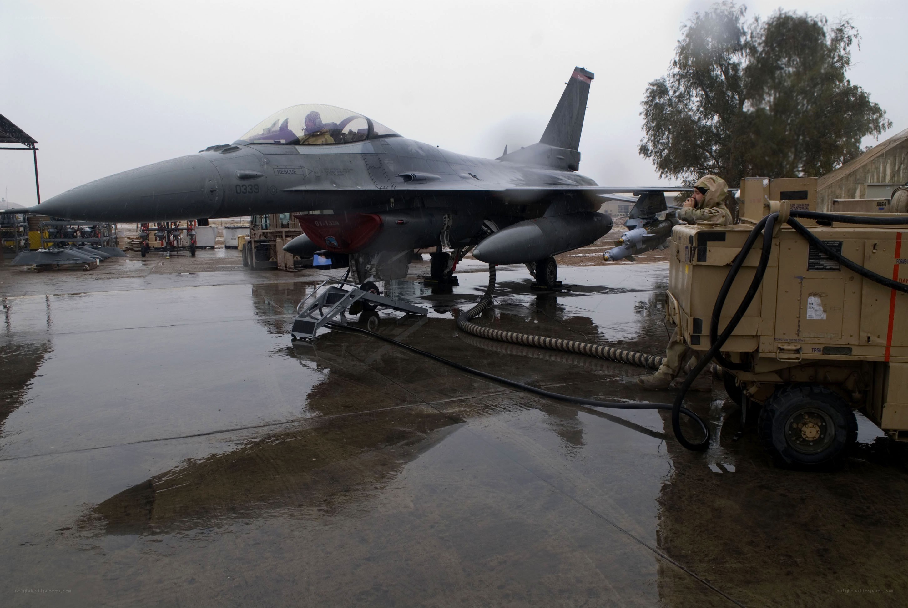 F-16 fighter jet refueling