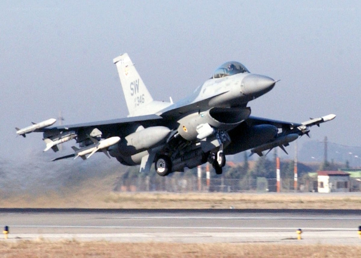 F-16 fighter jet taking off
