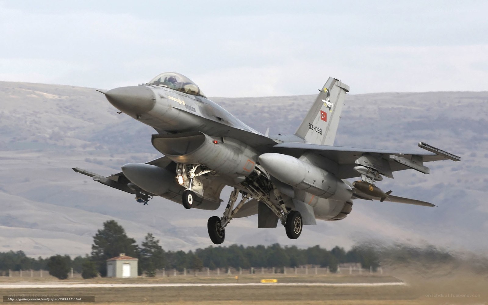 F-16 fighter jet taking off