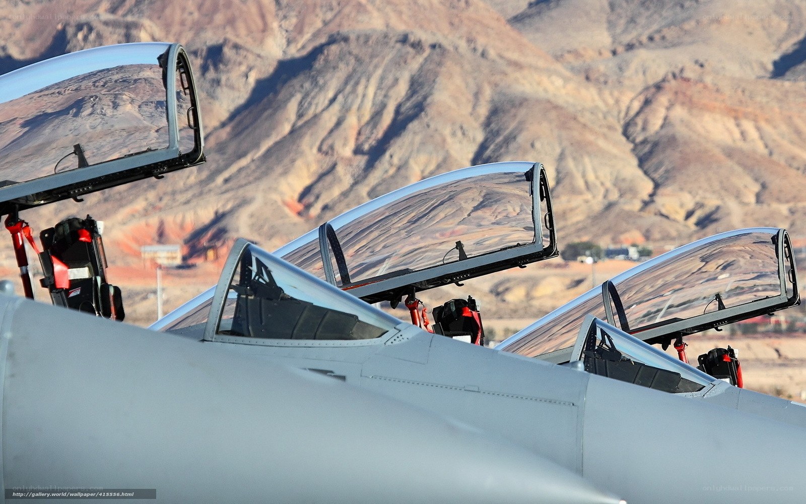 F-16 fighter jets in desert
