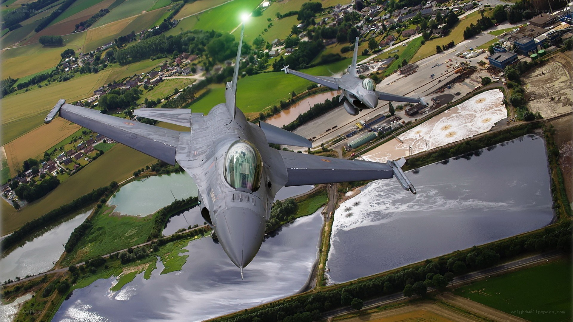 F-16 fighter jets in flight