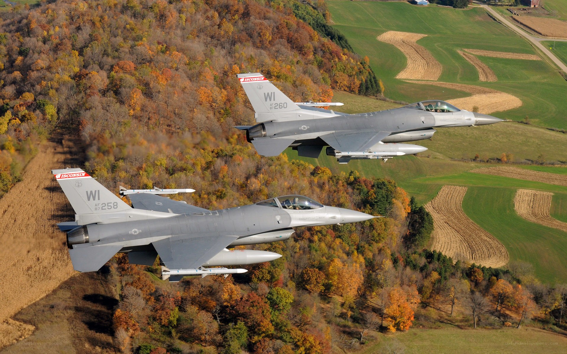 F-16 fighter jets in flight