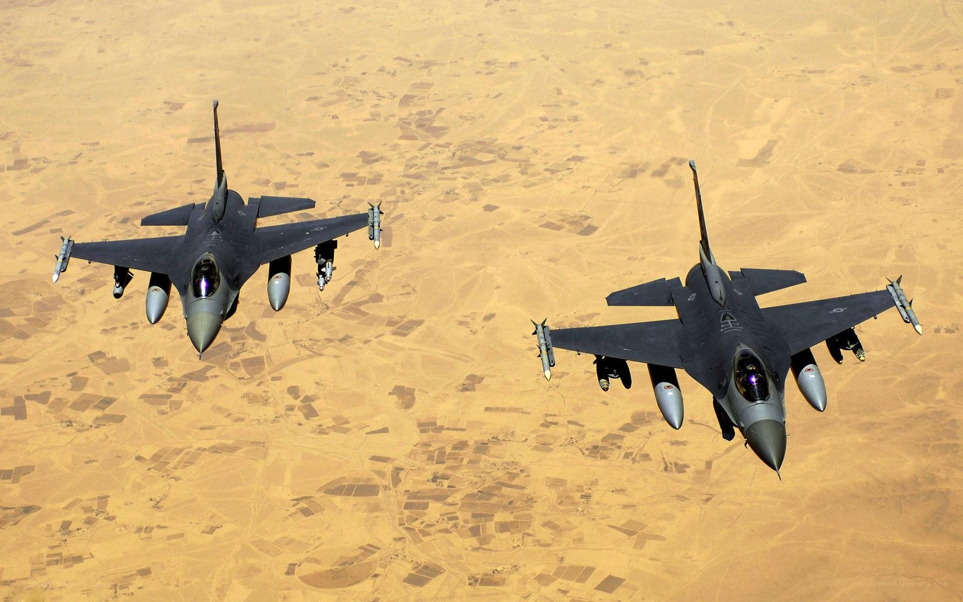 F-16 fighter jets in flight
