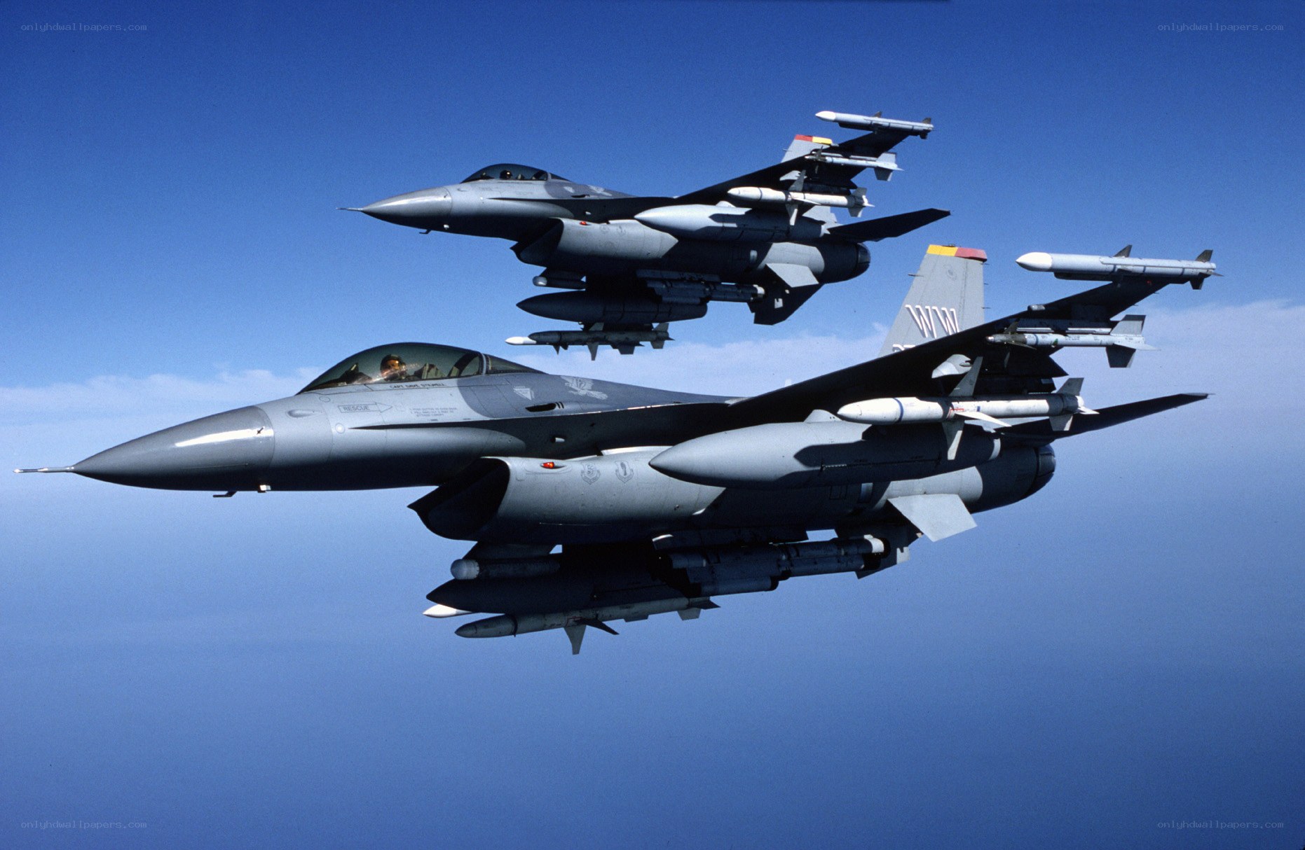 F-16 fighter jets in formation