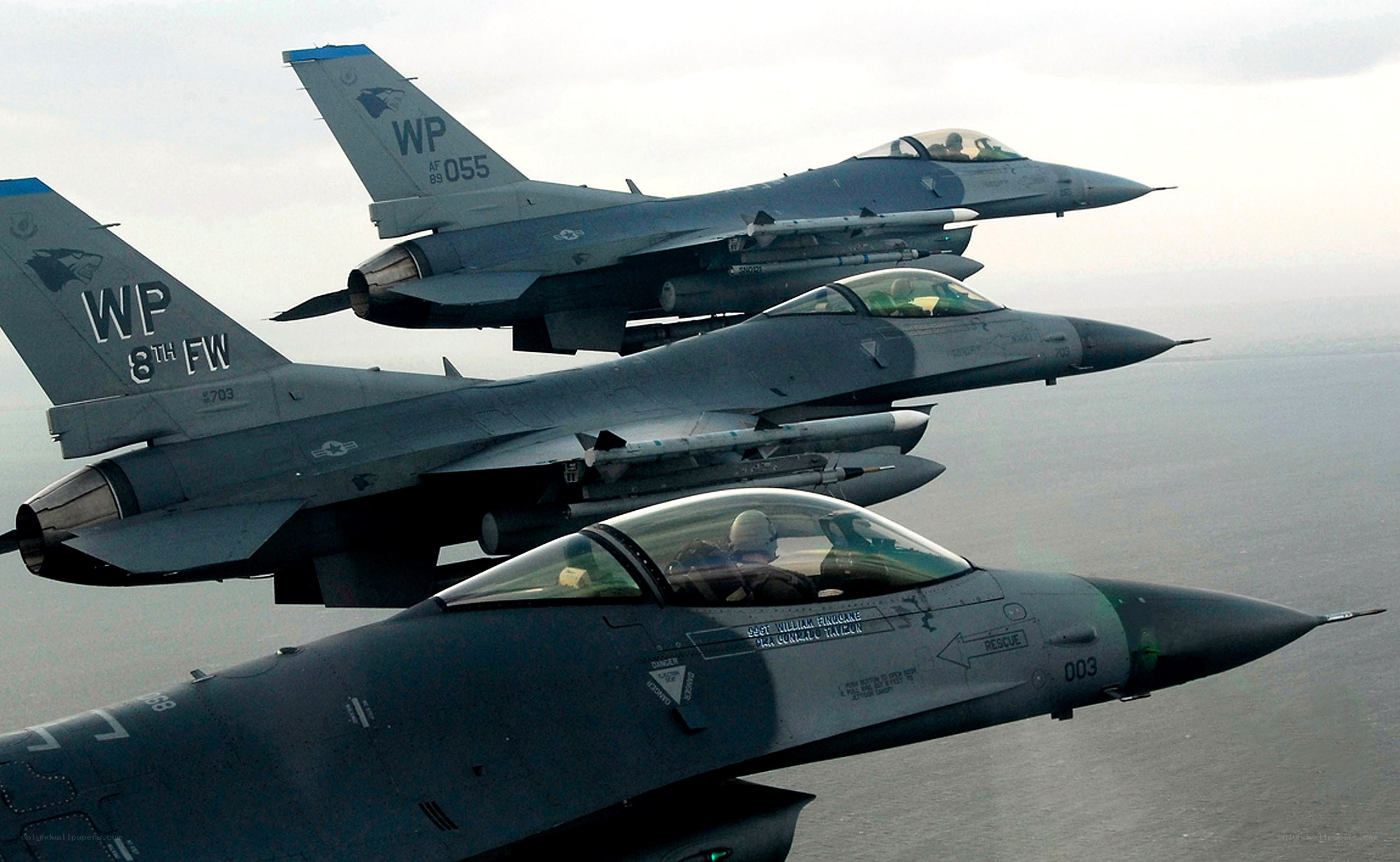 F-16 fighter jets in formation