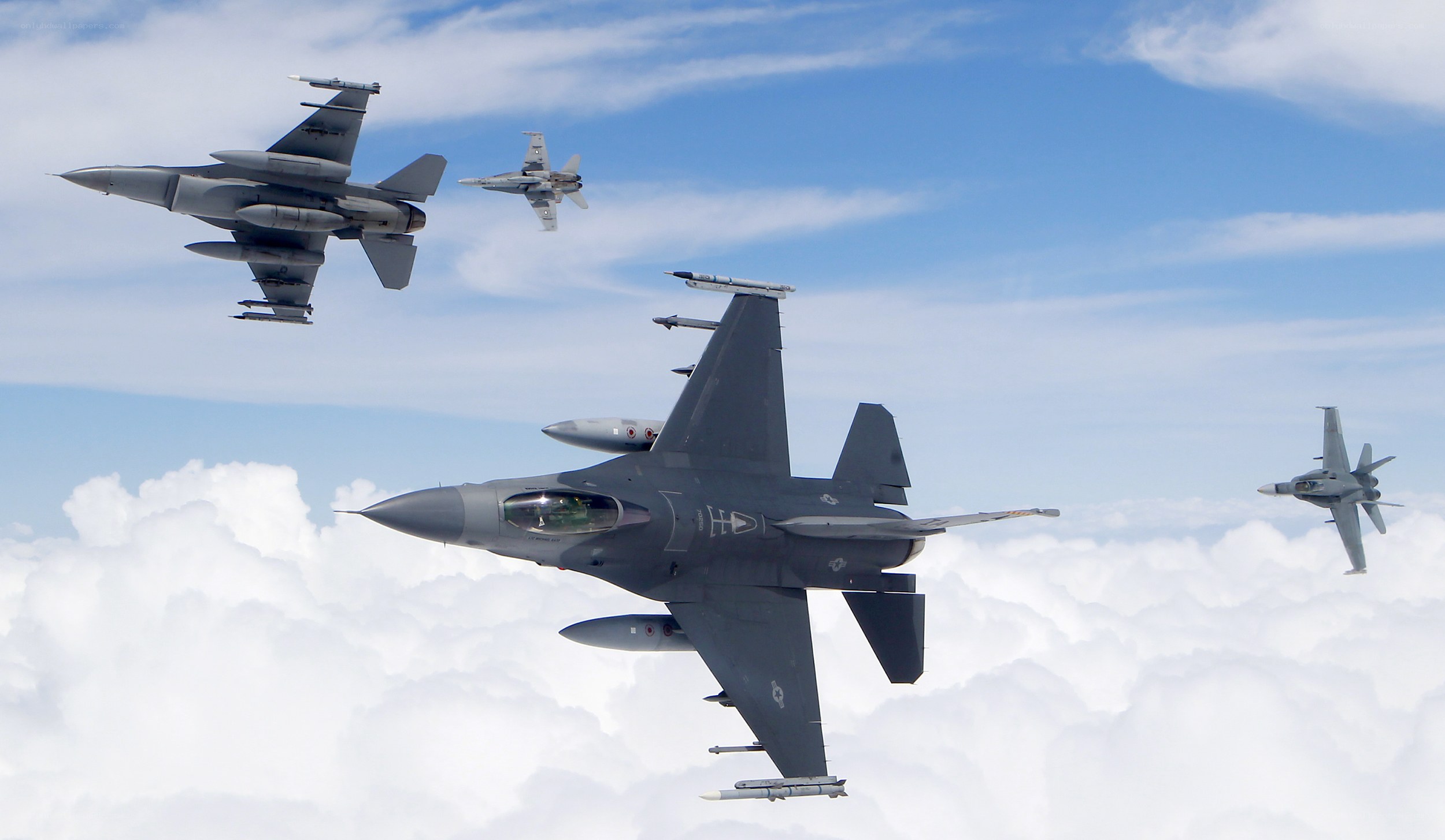 F-16 fighter jets in formation