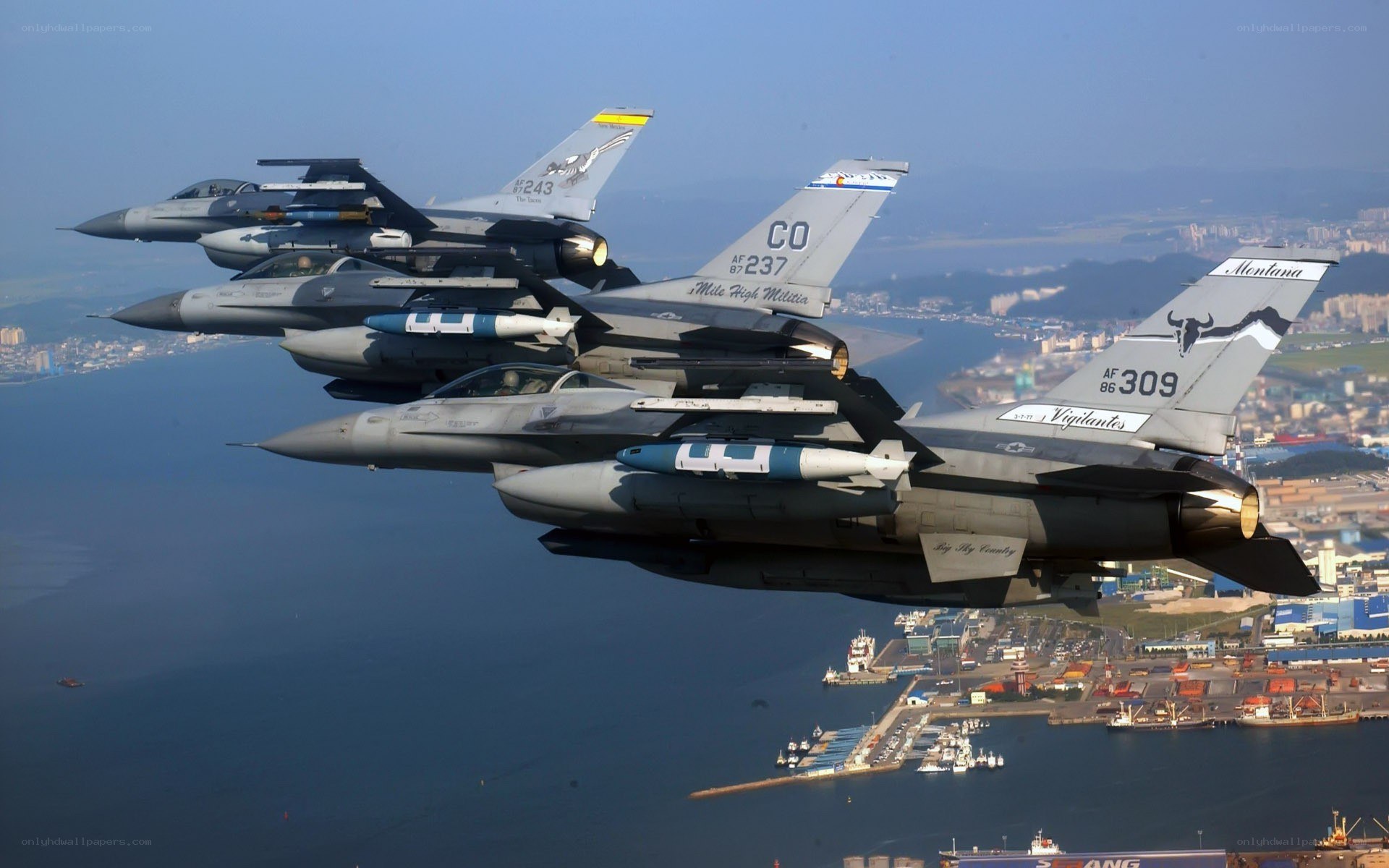 F-16 fighter jets in formation