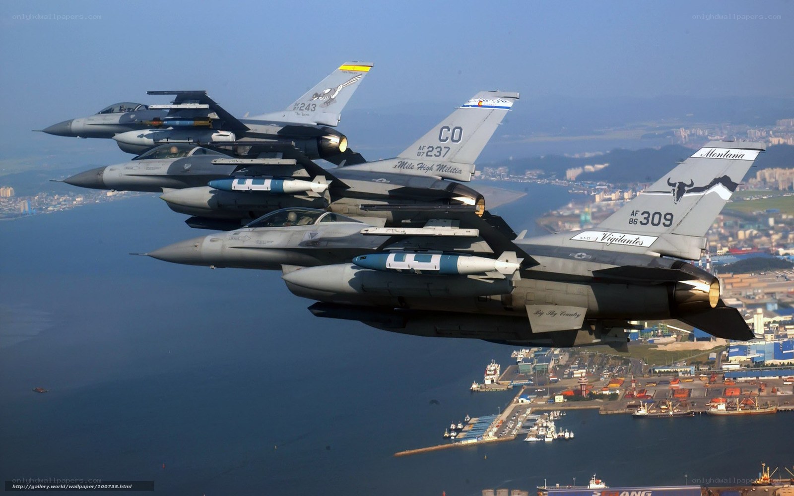 F-16 fighter jets in formation