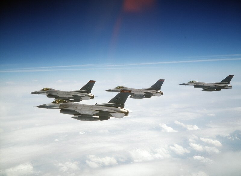 F-16 fighter jets in formation
