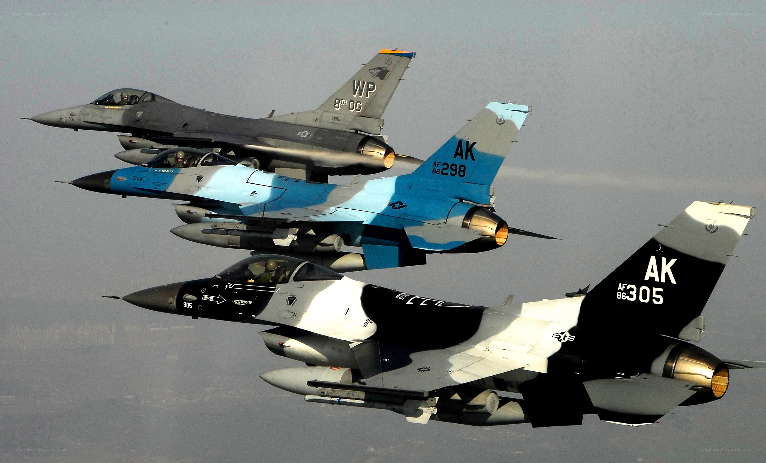 F-16 fighter jets in formation
