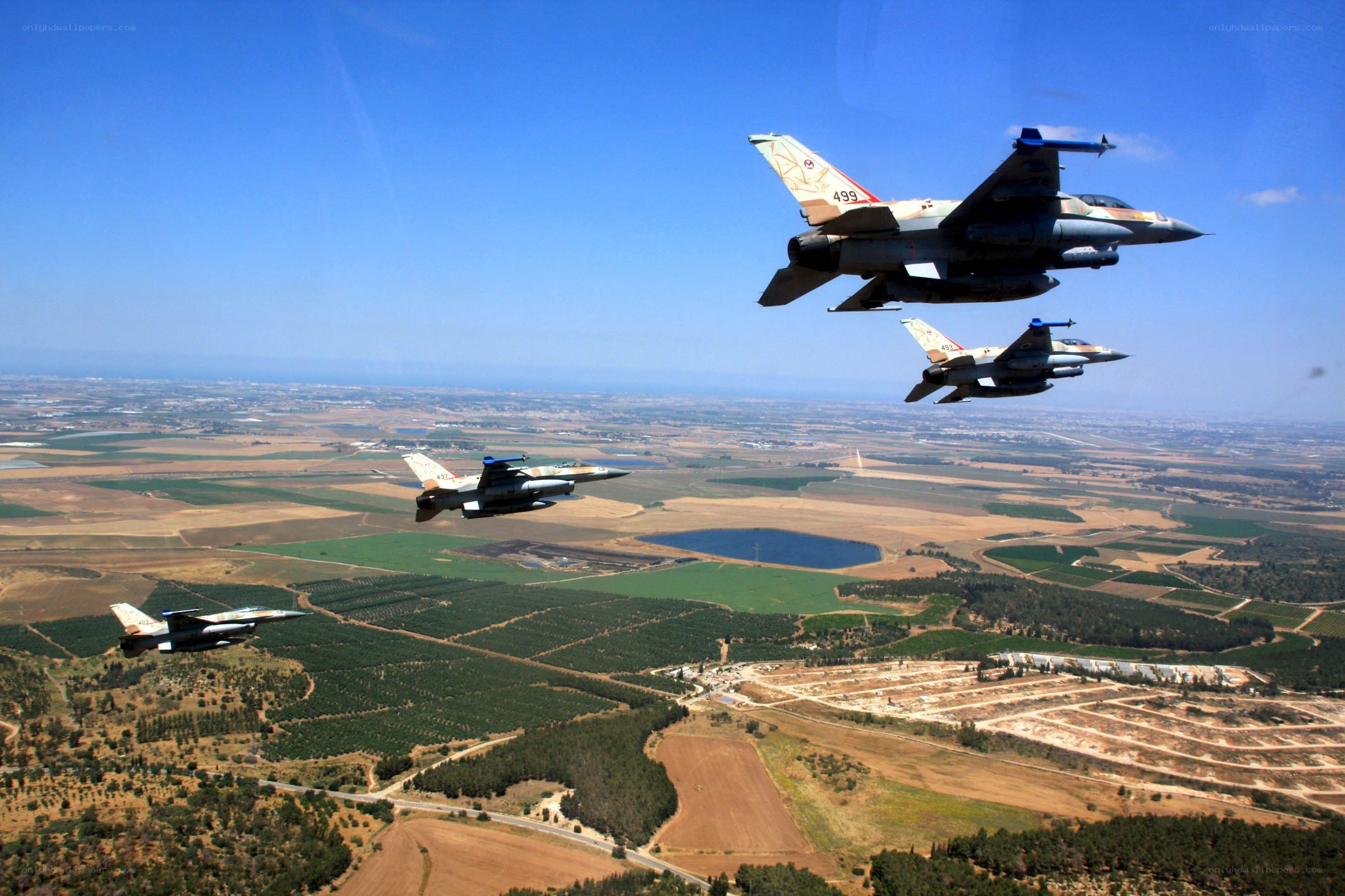 F-16 fighter jets in formation
