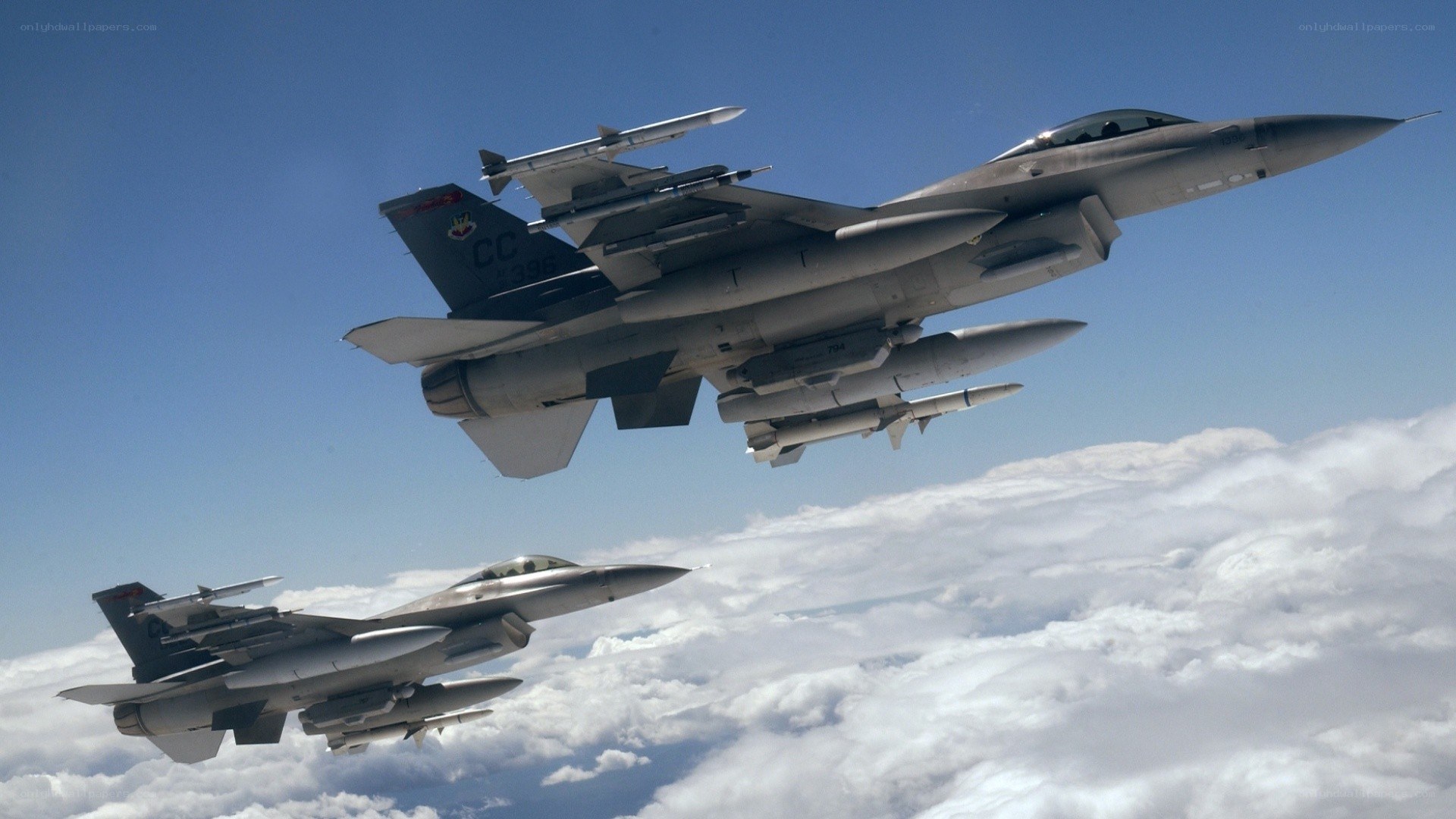 F-16 fighter jets in formation