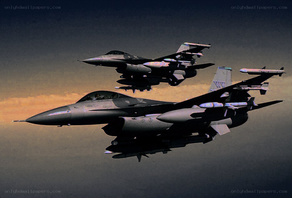 F-16 fighter jets in formation