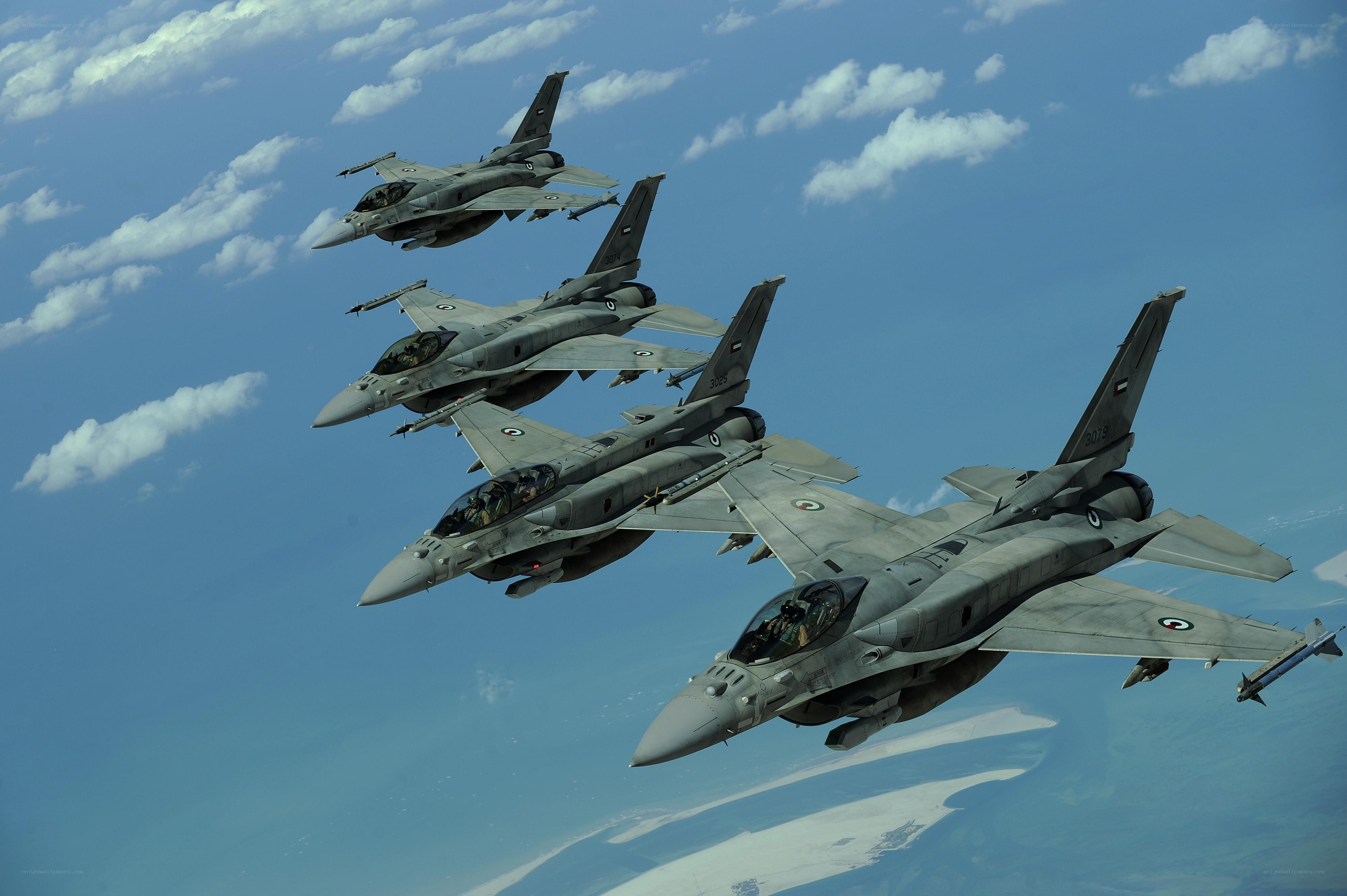 F-16 fighter jets in formation
