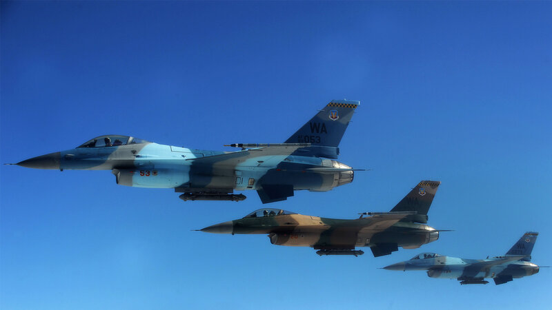 F-16 fighter jets in formation