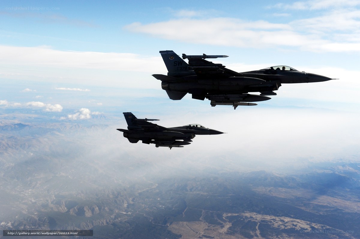 F-16 fighter jets in formation