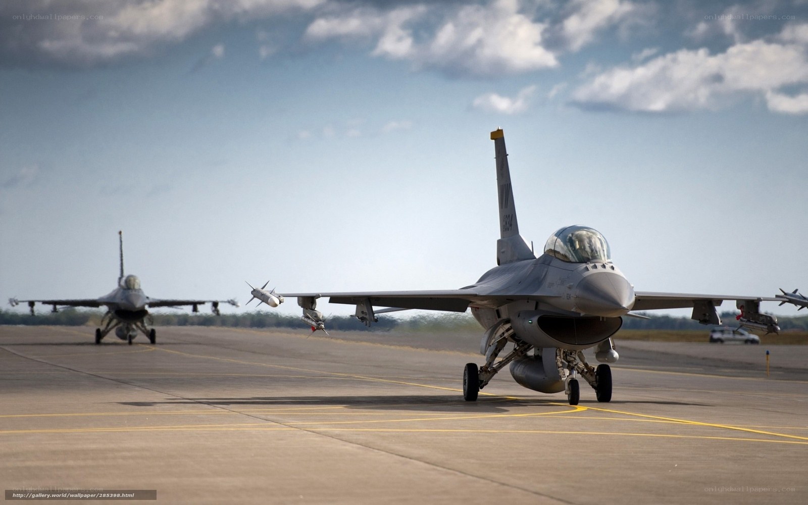 F-16 fighter jets on runway