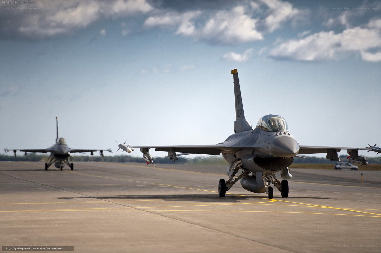 F-16 fighter jets on runway