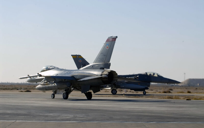 F-16 fighter jets on tarmac