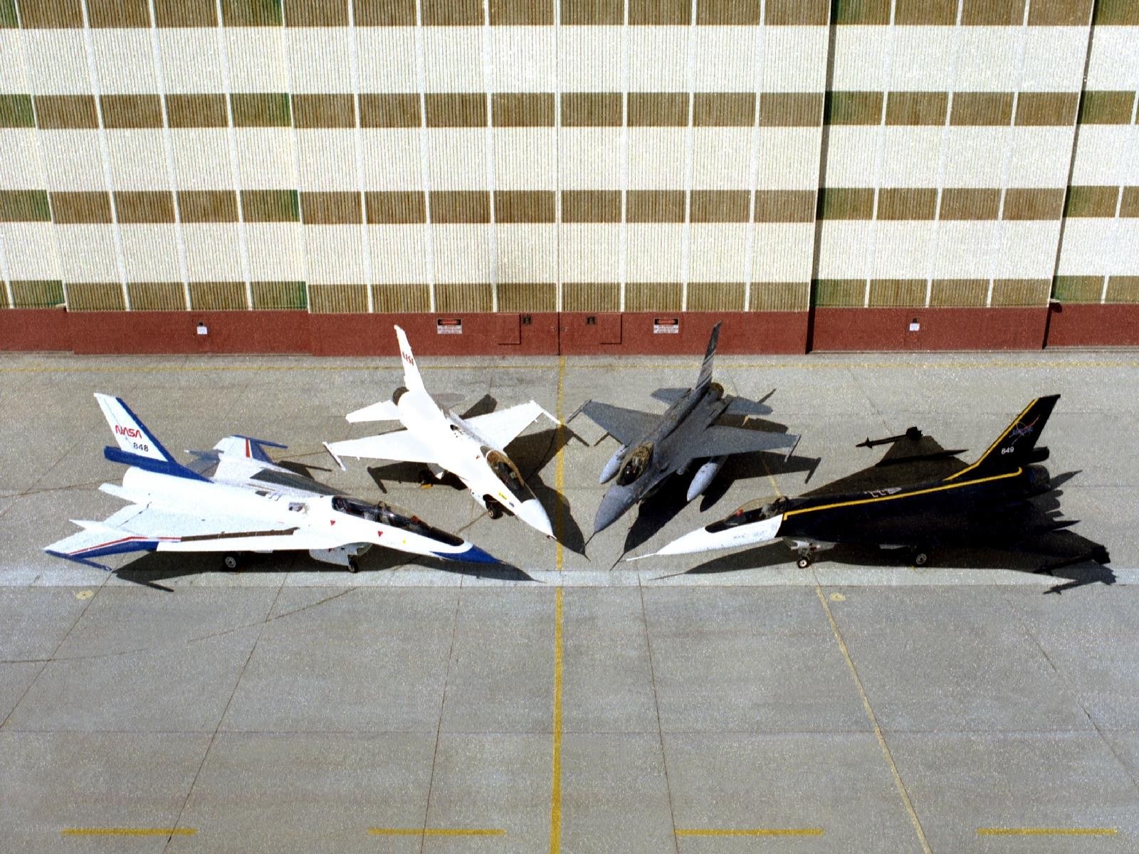F-16 fighter jets on tarmac