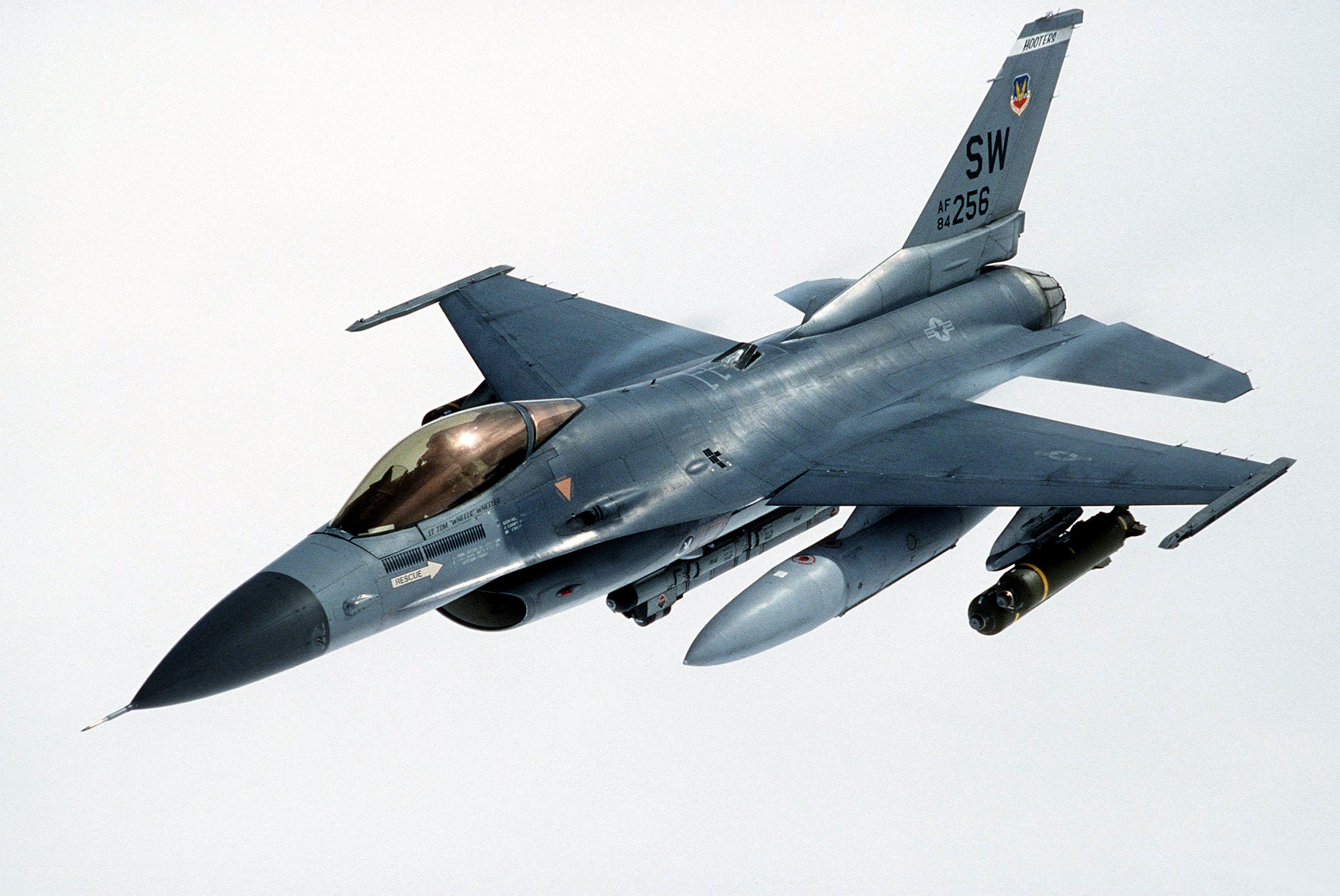 F-16 Fighting Falcon in flight