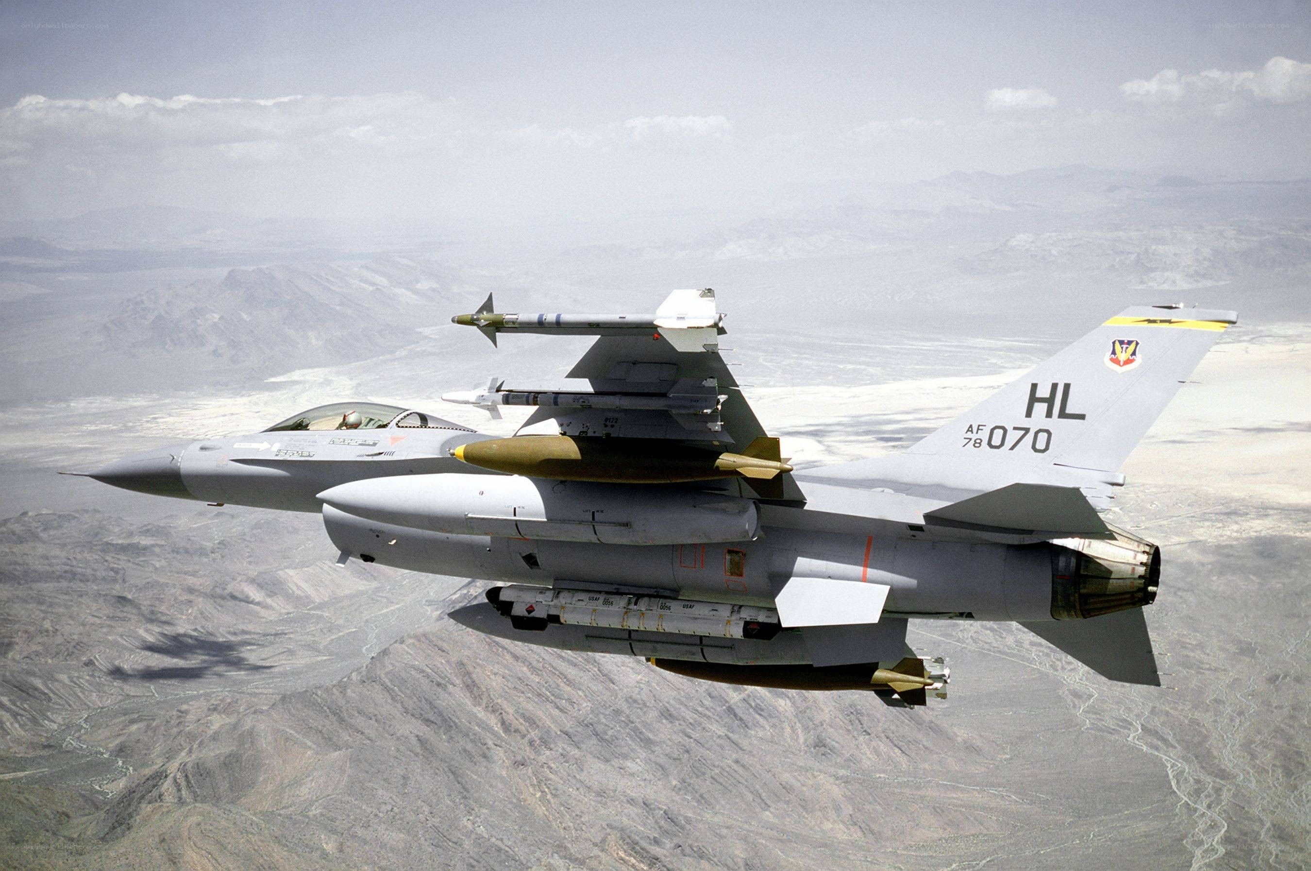 F-16 Fighting Falcon in flight