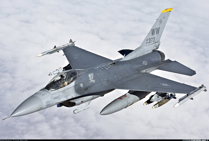 F-16 Fighting Falcon in flight