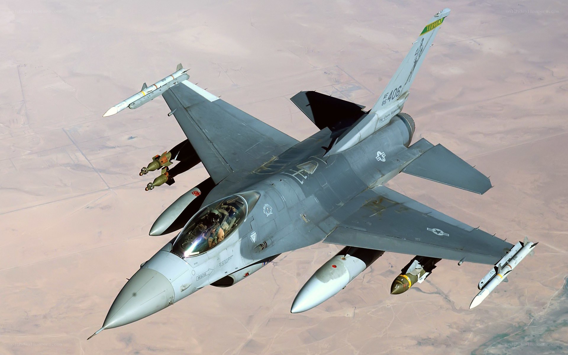 F-16 Fighting Falcon in flight