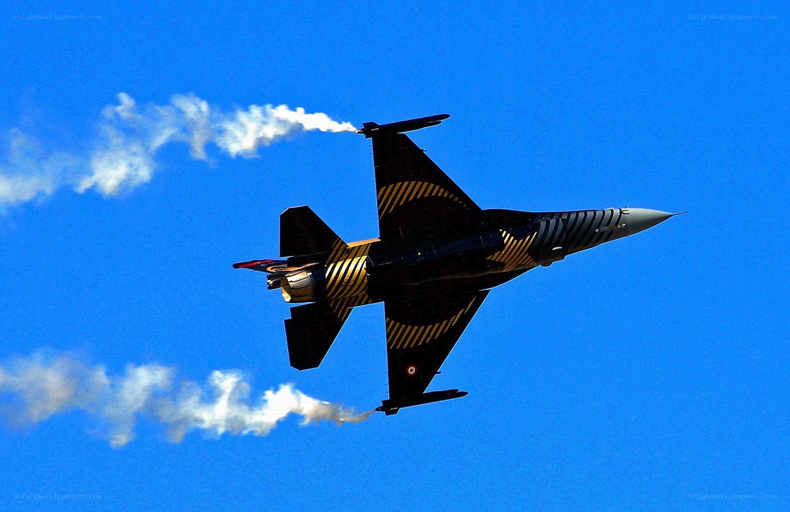 F-16 jet in flight