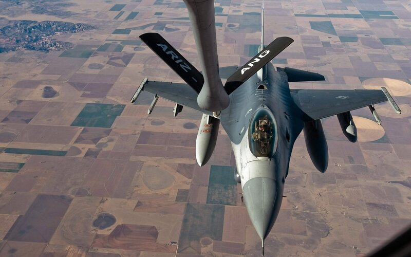 F-16 refueling in flight