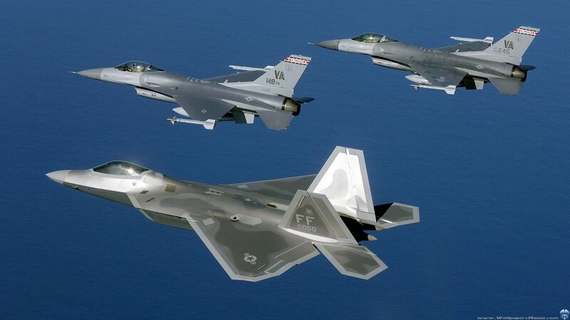 F-22 and F-16 fighter jets in formation
