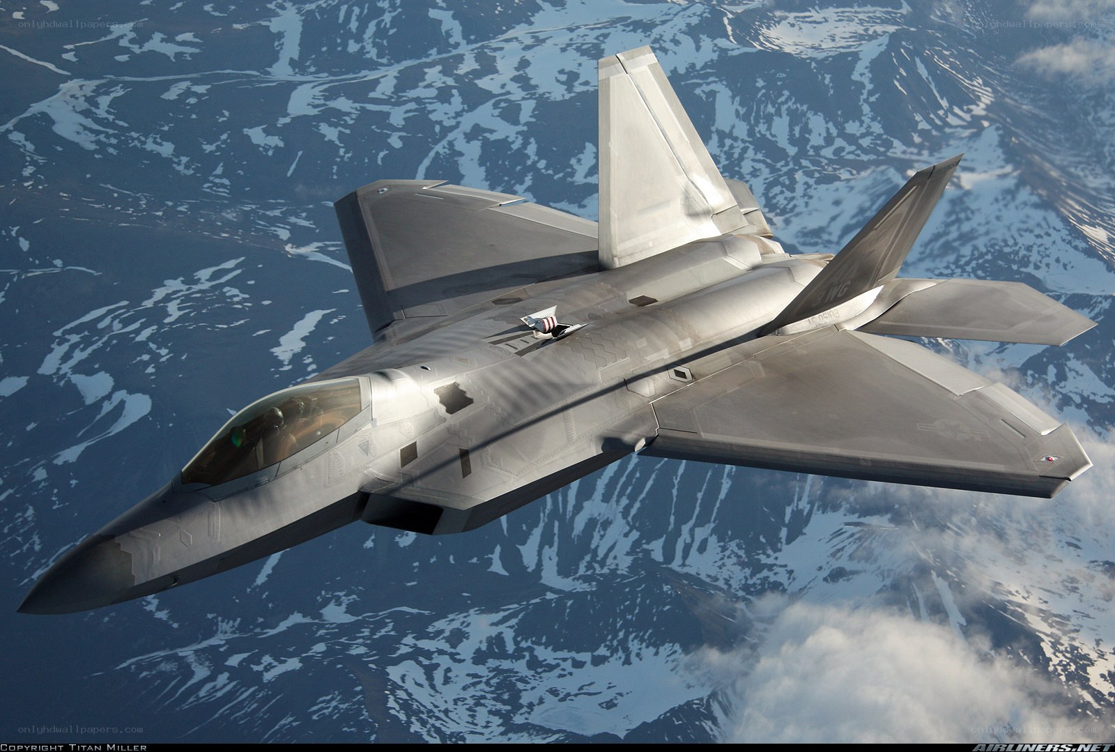 F-22 Raptor in flight