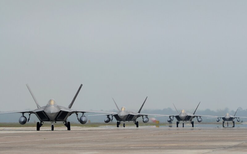 F-22 Raptor Jets — Gray