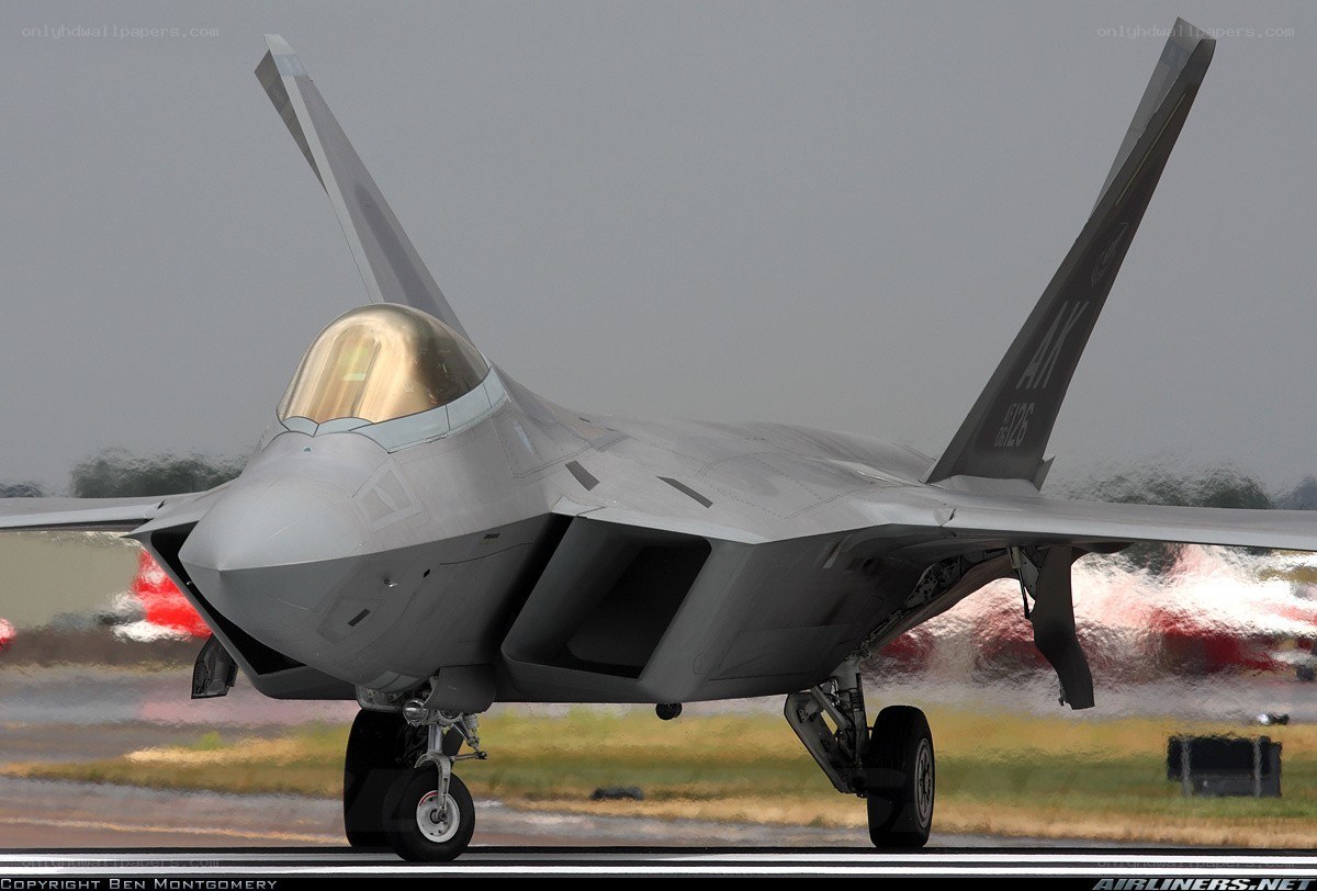 F-22 Raptor on runway