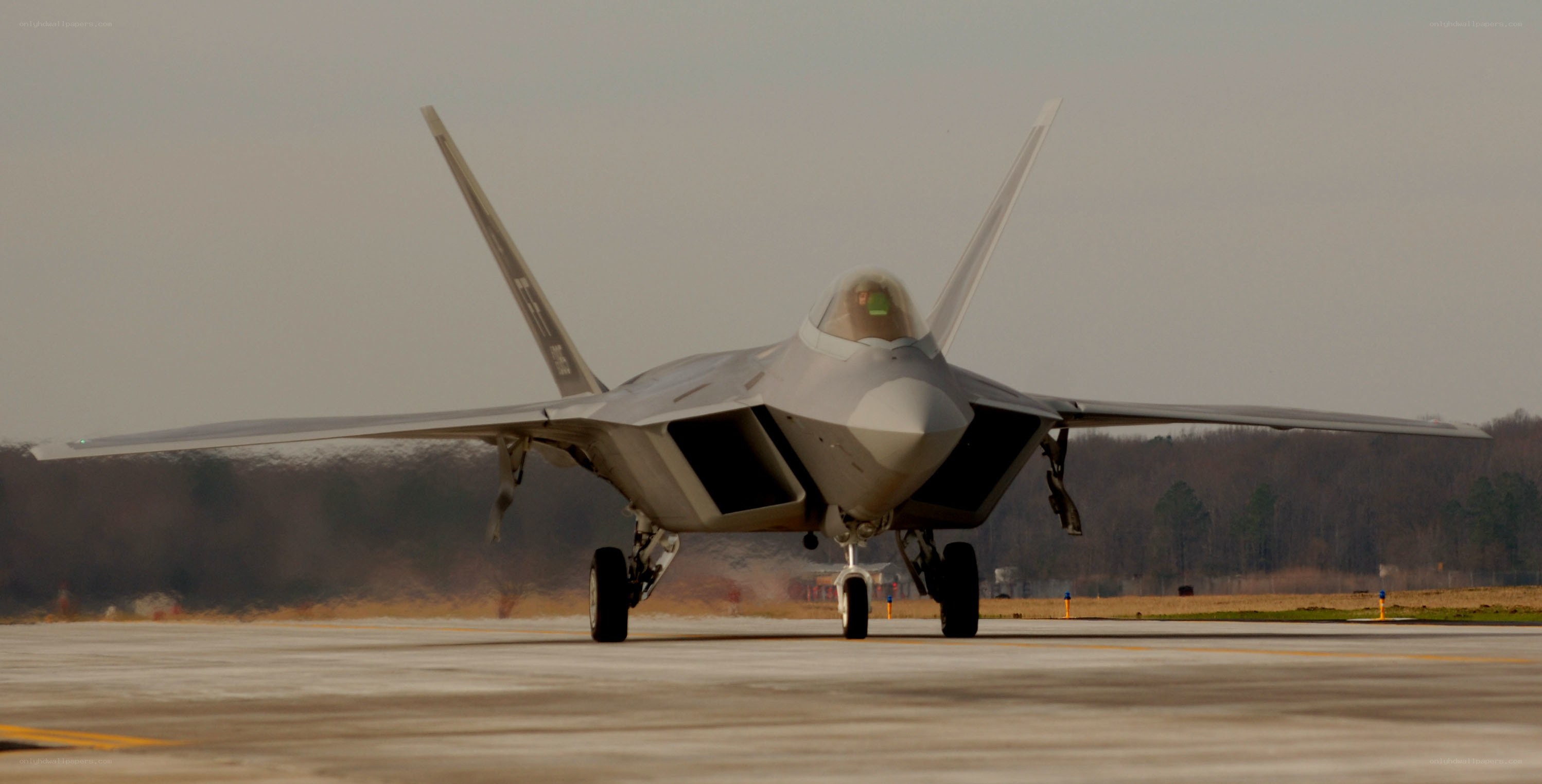F-22 Raptor on runway