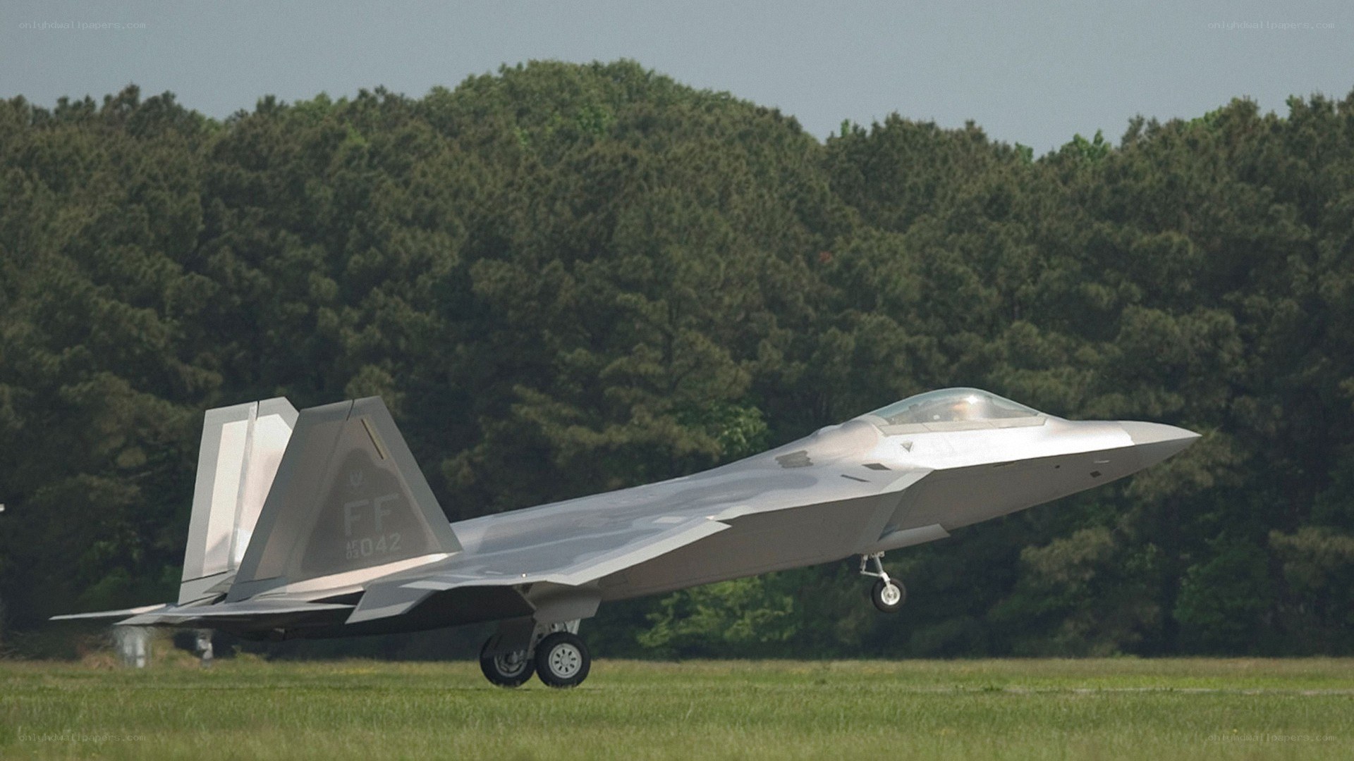 F-22 Raptor on runway