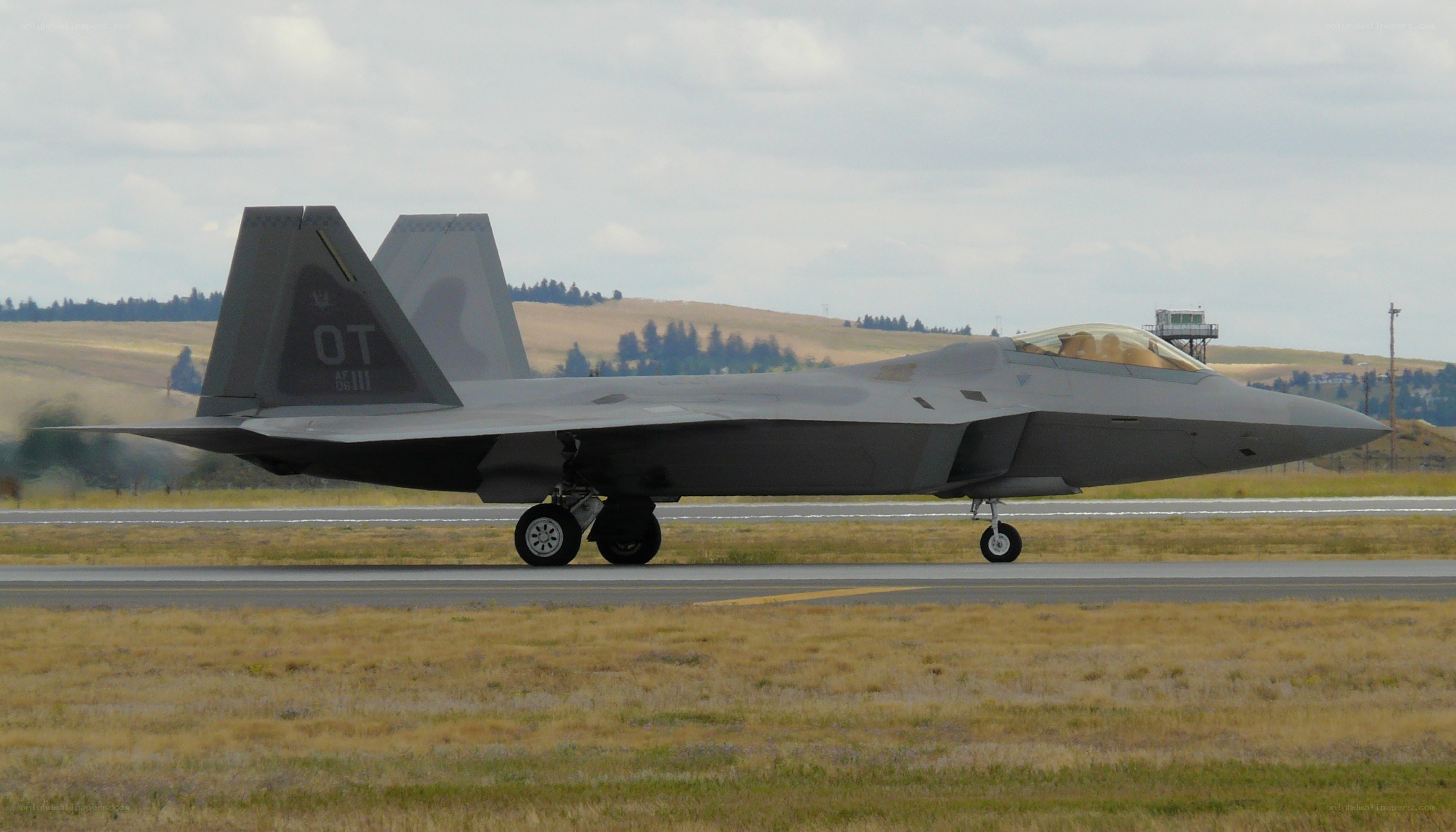 F-22 Raptor on runway
