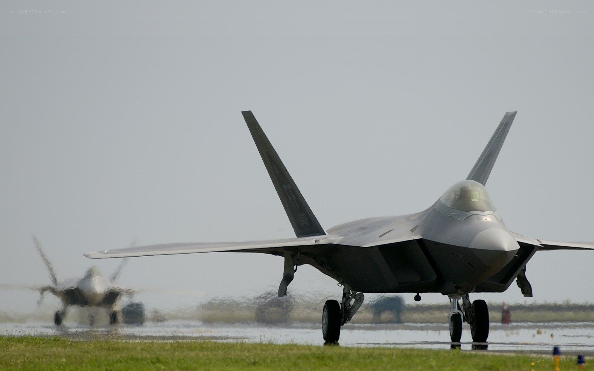 F-22 Raptor on runway