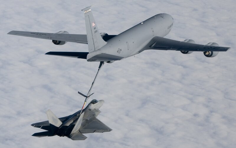 F-22 Raptor refueling from KC-135