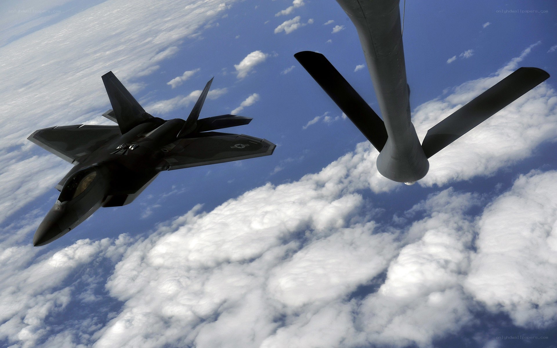 F-22 Raptor refueling in flight