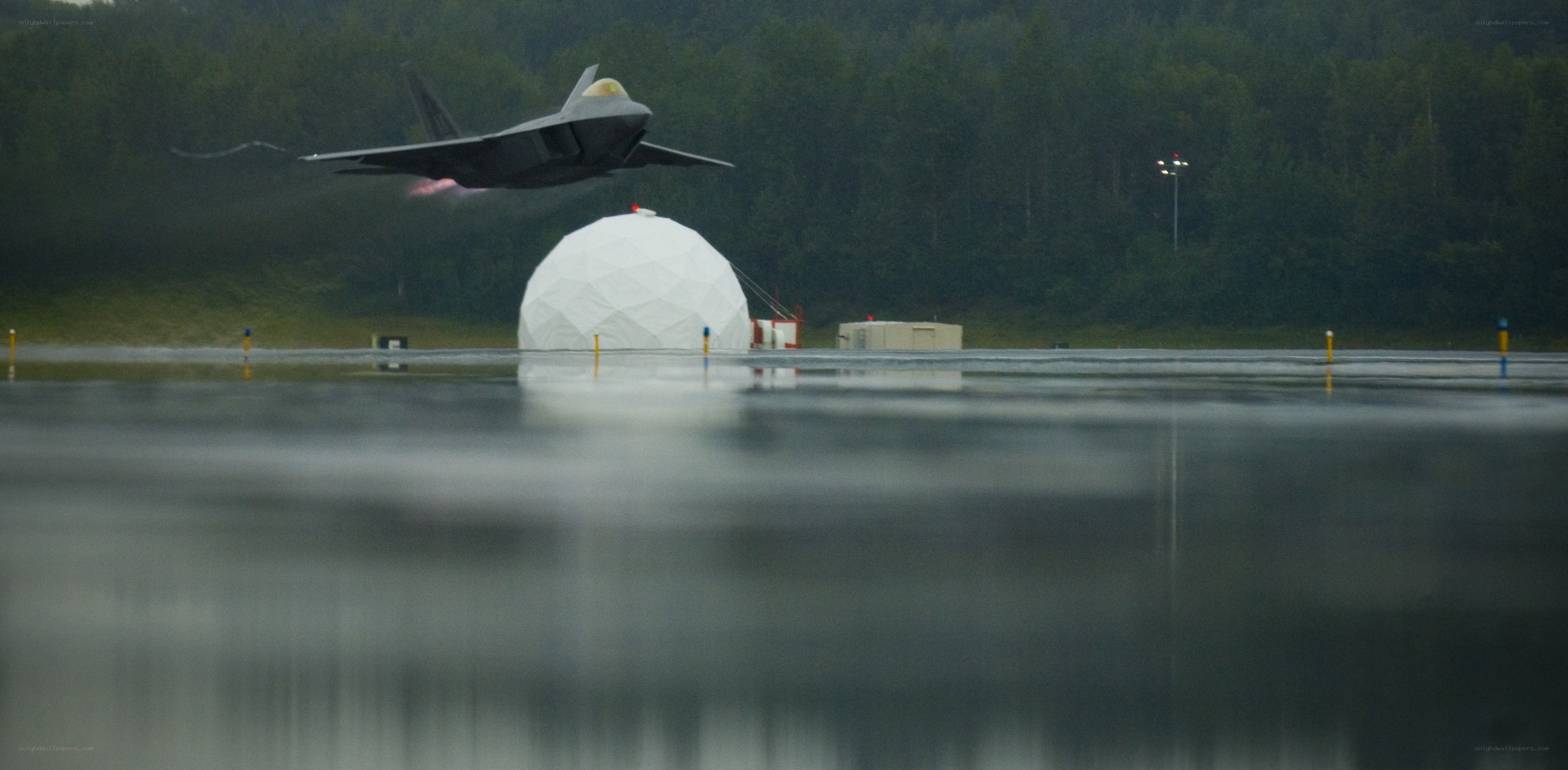 F-22 Raptor taking off
