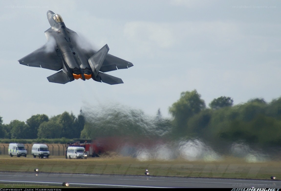 F-22 Raptor taking off