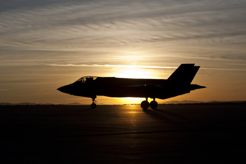 F-35 Fighter Jet — Black