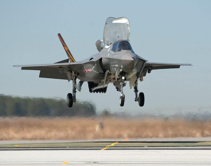 F-35 Fighter Jet — Gray, Dynamic