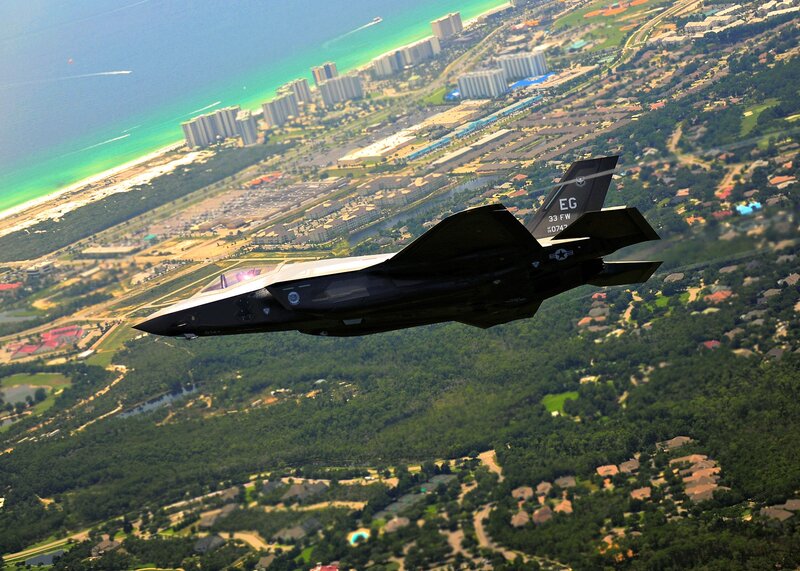F-35 Fighter Jet — Green