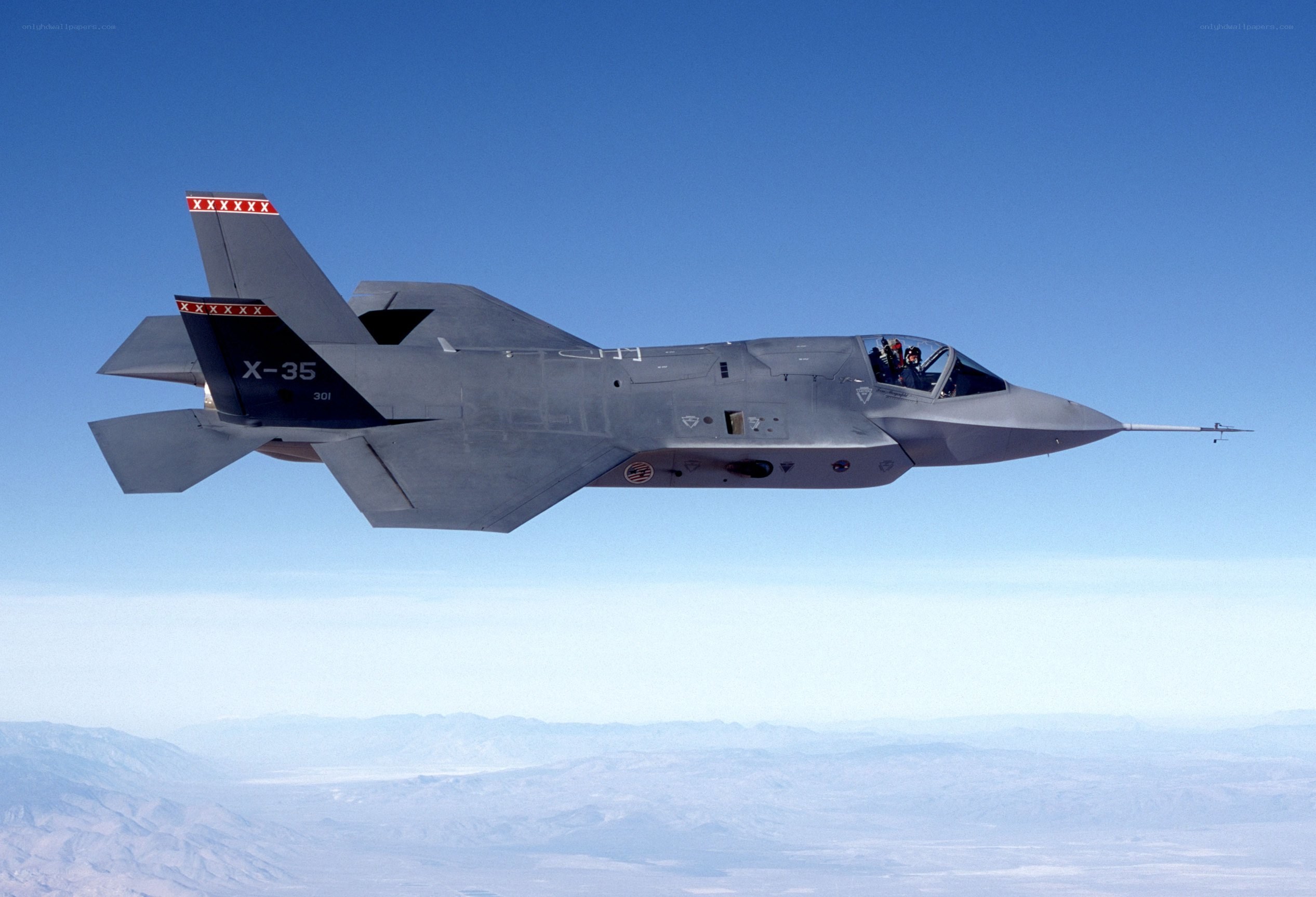 F-35 fighter jet in flight